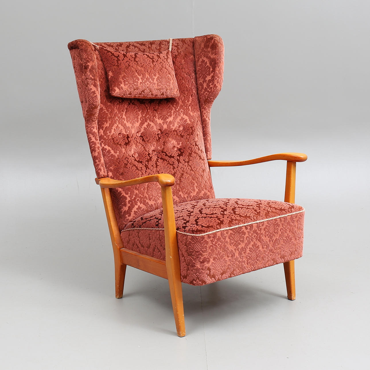 ÖRONLAPPSFÅTÖLJ, DUX, omkring 1900-talets mitt.