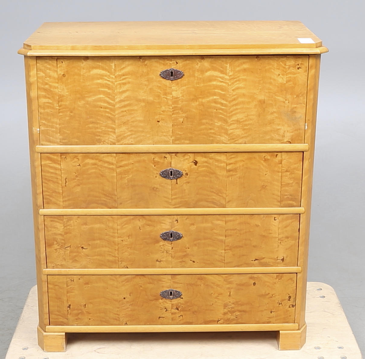 CHIFFONJÉ, 1800-tal.