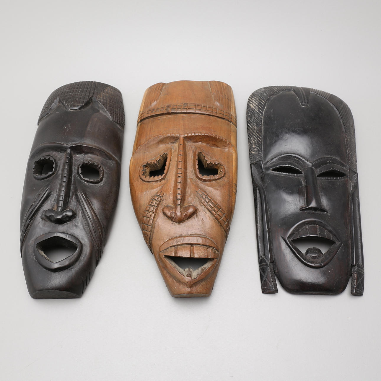 MASKER (3), trä, Afrika.