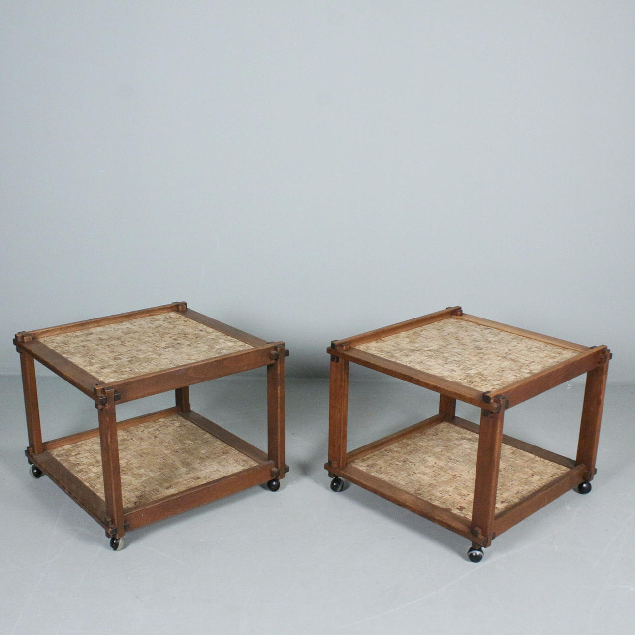 GERD LANGE. för BOFINGER. par sidobord, kork.