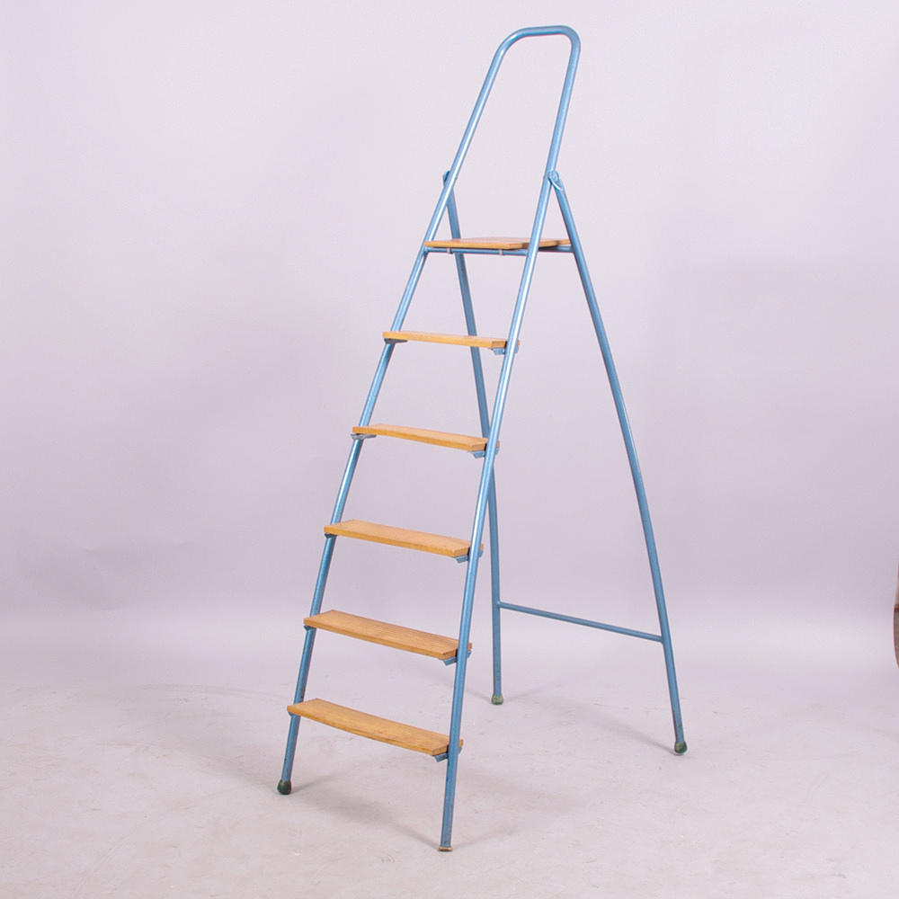 STEGE, metall med trästeg, 1900-talets mitt.