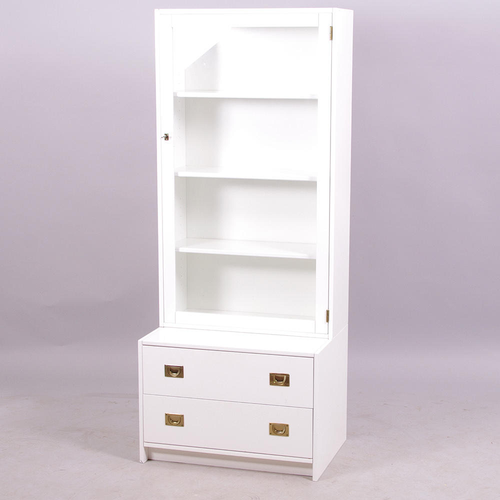 VITRINSKÅP MED LÅDUNDERREDE, 1970-tal.