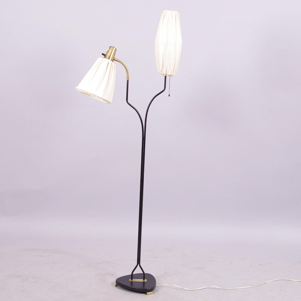 GOLVLAMPA, 2-armad, svartlackerad/mässing, 1950-tal.