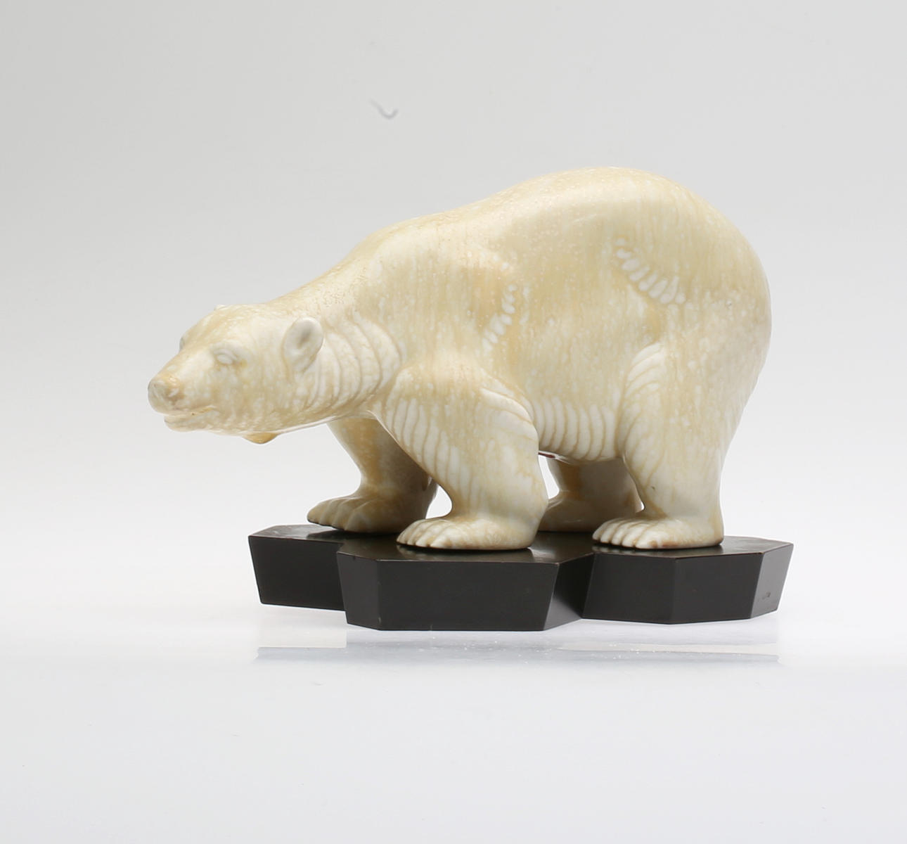 FIGURIN, porslin, Isbjörn, Gunnar Nylund, Rörstrand, signerad.