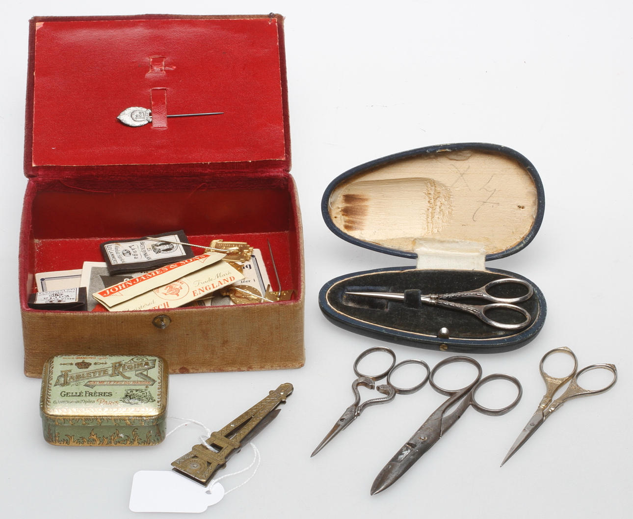 DIVERSE, 1800-1900-tal, bl.a. fällkniv form av Eiffeltornet.