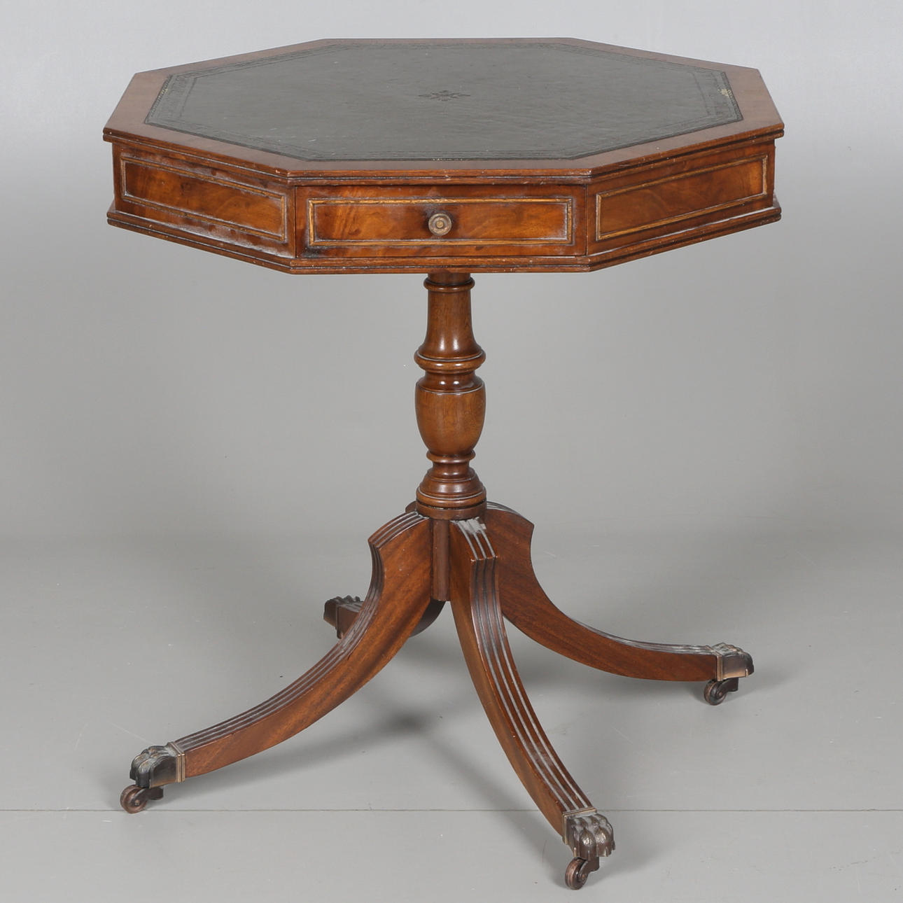 KARUSELLBORD, Reprodux Bevan Funnell Ltd Newhaven, England, 1900-tal.