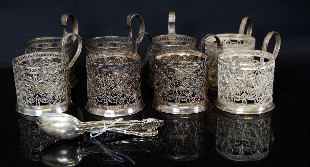 THEGLASHÅLLARE, 8 stycken, samt skedar 5+2 stycken.