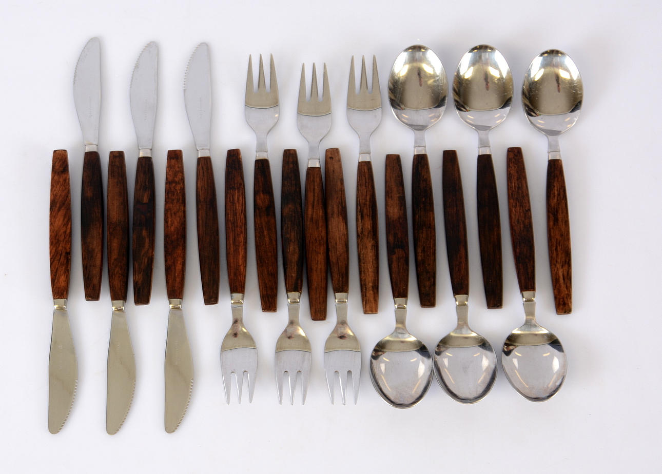 BESTICK i rostfritt stål och venge, 18 stycken.