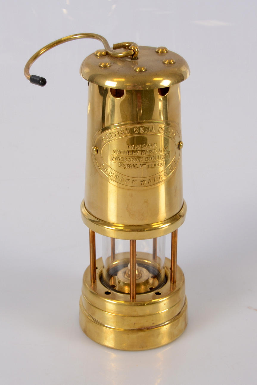 GRUVLYKTA, mässing, 1900-tal.