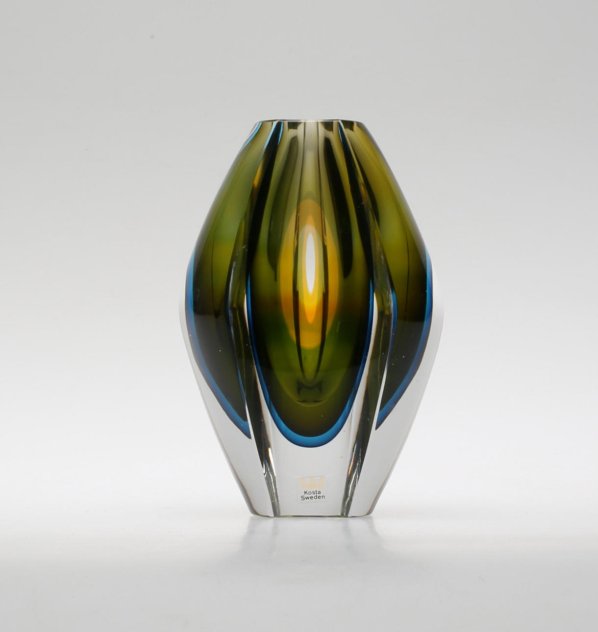 KONSTGLAS, Monica Morales Schmidt, Kosta, signerad.