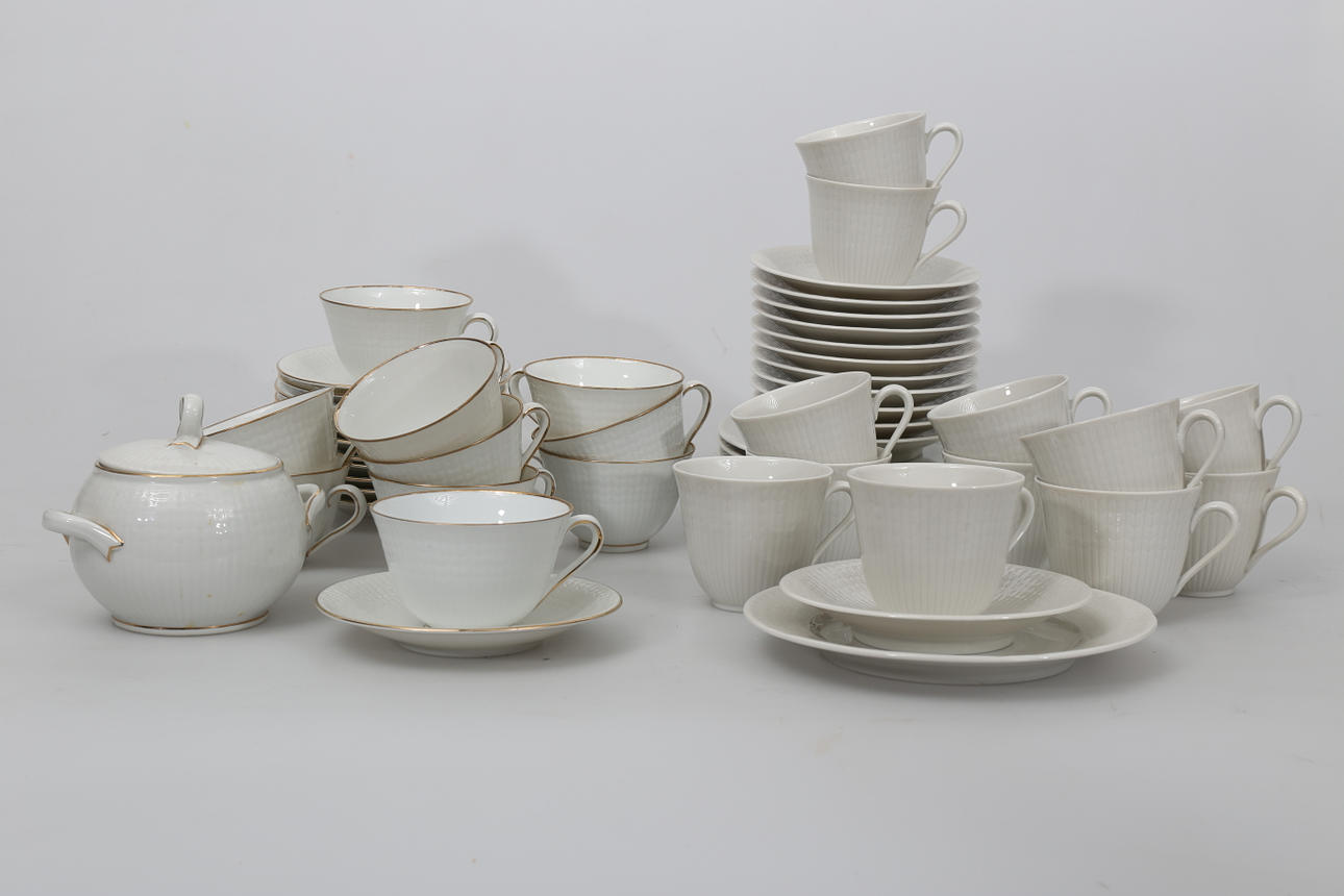 KAFFESERVISER, porslin, 2 stycken, 53 delar, bland annat "Magnolia, Rörstrand.