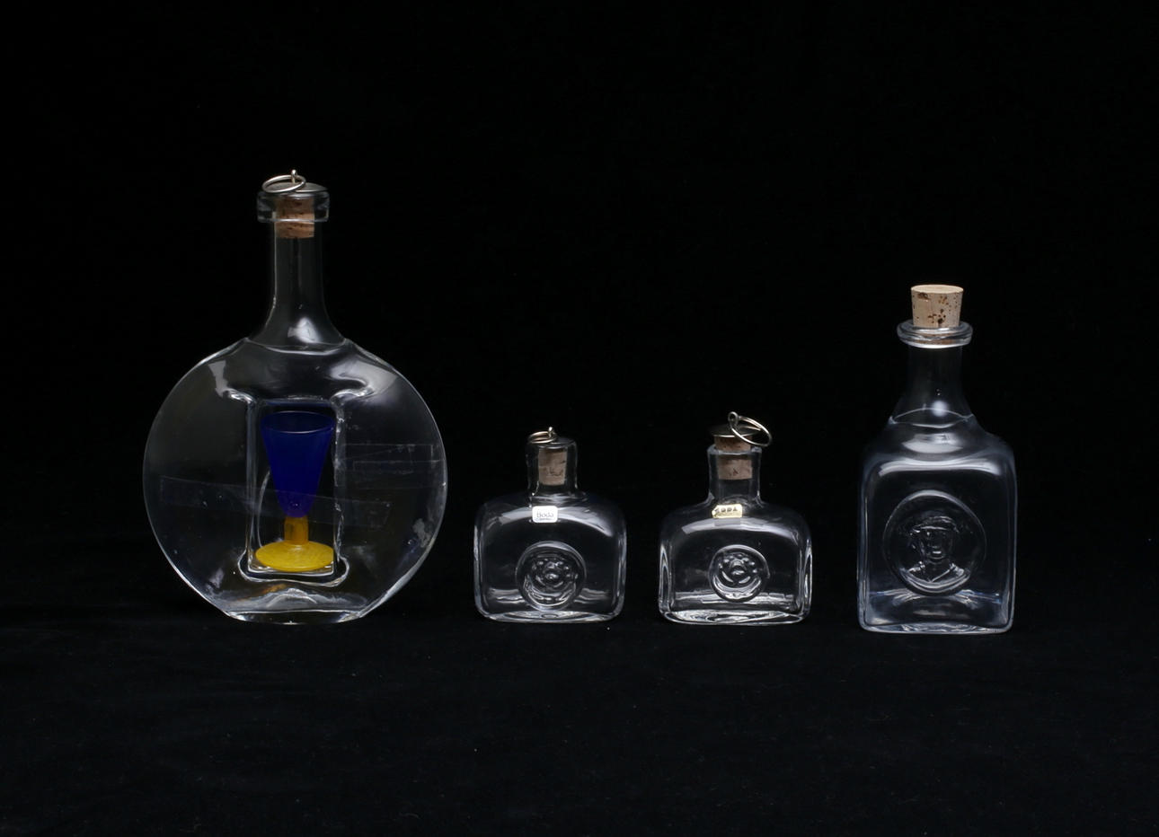 KARAFFER, 4 st, glas, Erik Höglund, Boda.