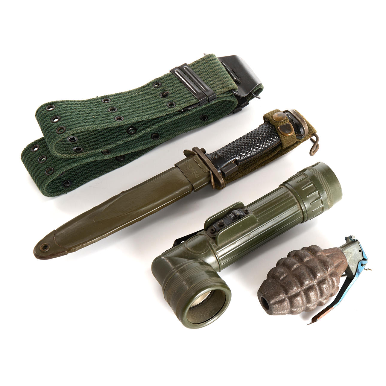 MILITARIA, USA. Bl a replika handgranat.