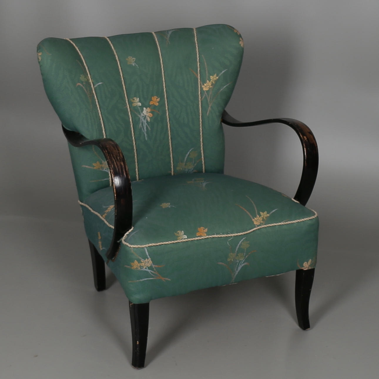 FÅTÖLJ i trä, 1940/50-tal.