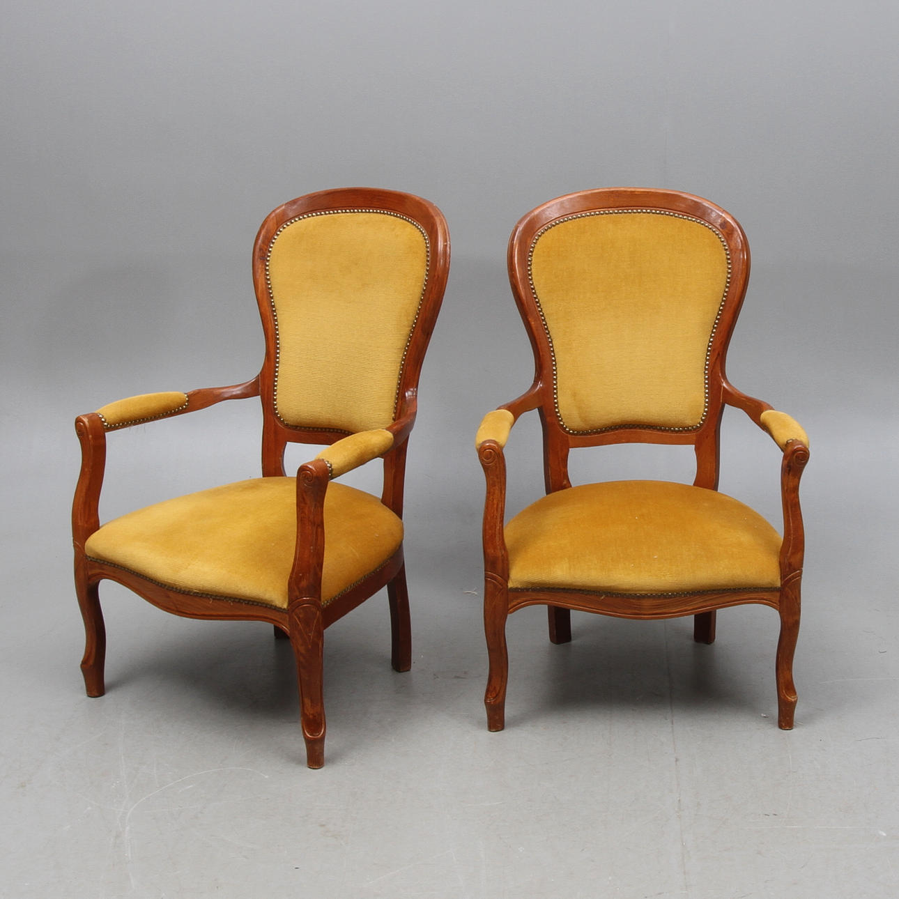 KARMSTOLAR, 1 par, Louis XV-stil, 1900-talets andra hälft.