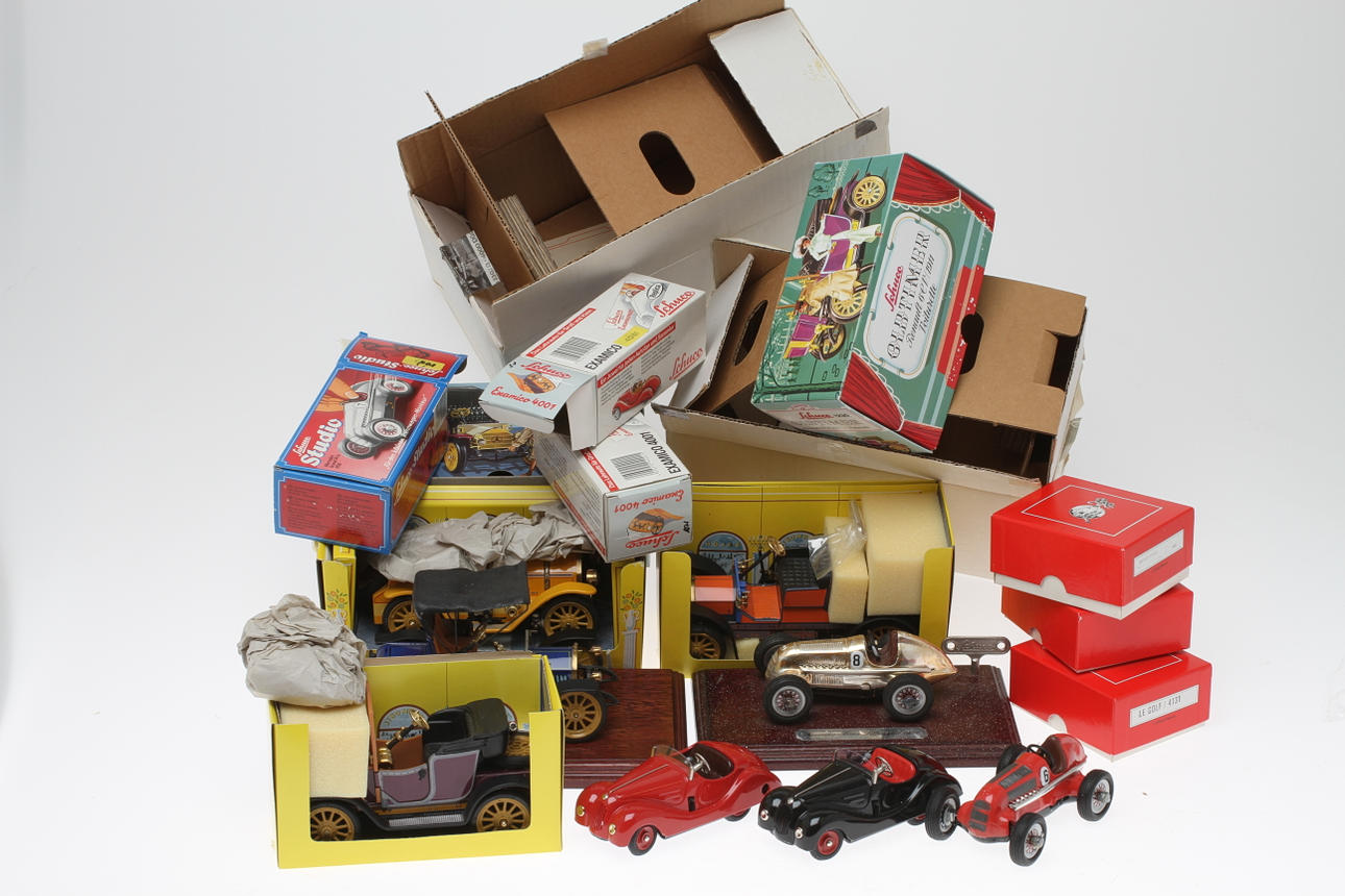 MODELLBILAR 8 stycken replika Schuco i originalkartonger, Figurer i metall originalaskar.