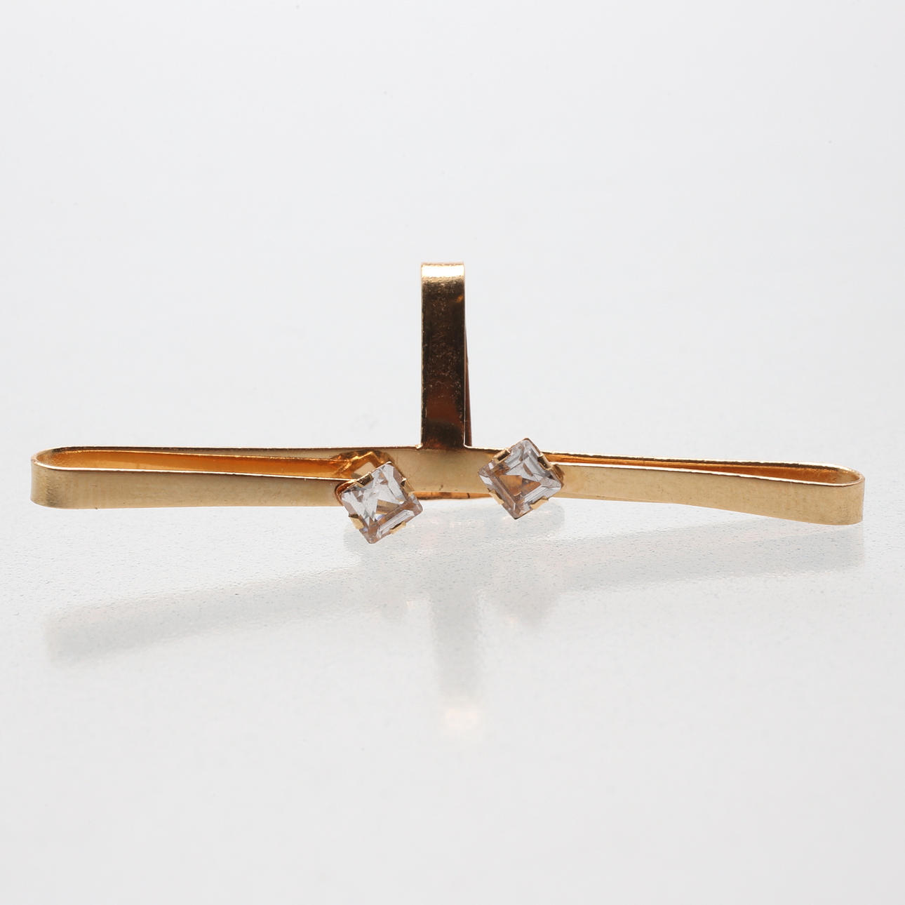 BROSCH, 18k guld, med 2 Kvarts stenar, totalvikt ca 4 gram, Alton Guldvaru Ab, Falköping, 1964.