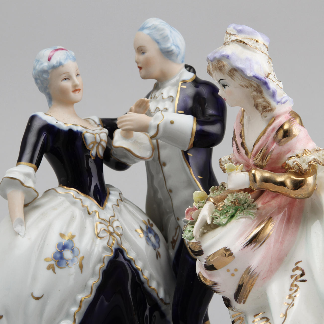 FIGURINER, 2 st, porslin, bland annat Royal Dux.