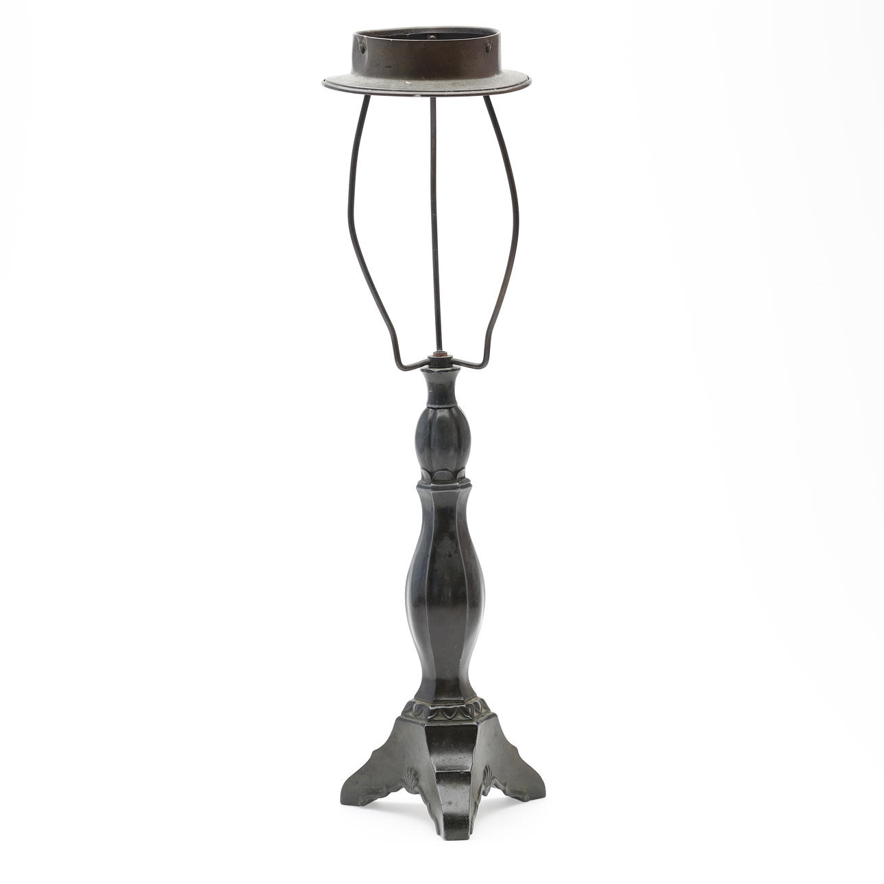 JUST ANDERSEN (1884-1943). JUST ANDERSEN, bordlampe, diskometal, Danmark.