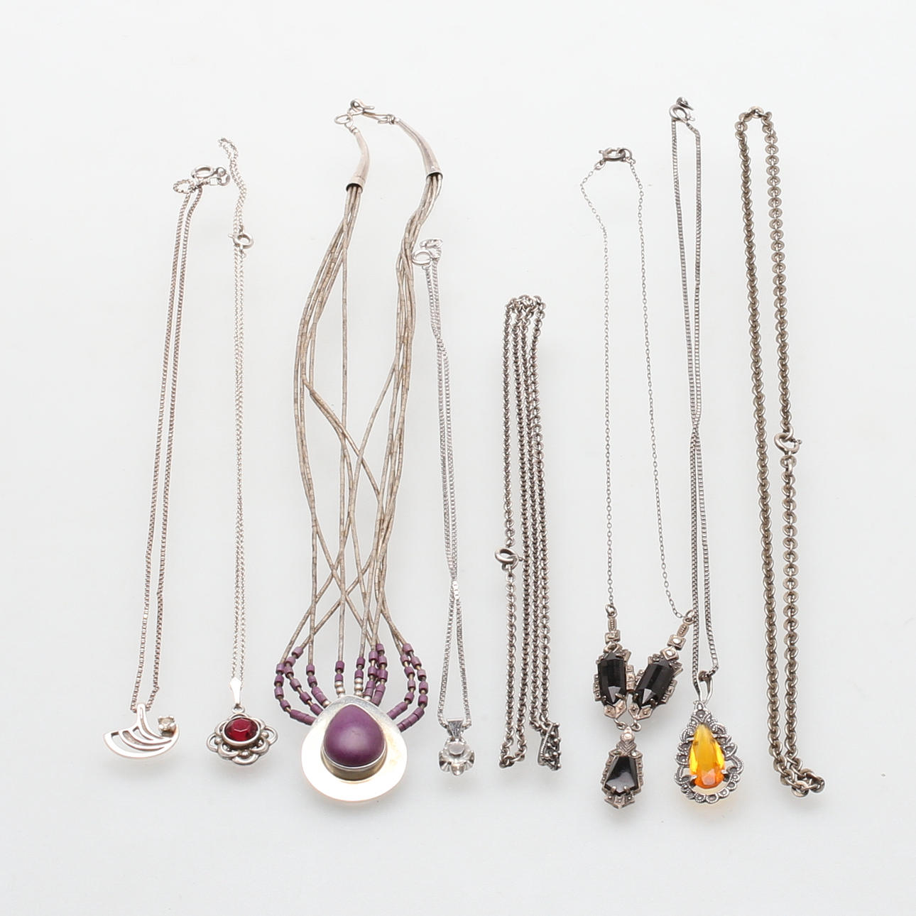 DIVERSE HALSBAND, 8 st, silver, totalvikt ca 56 gram.