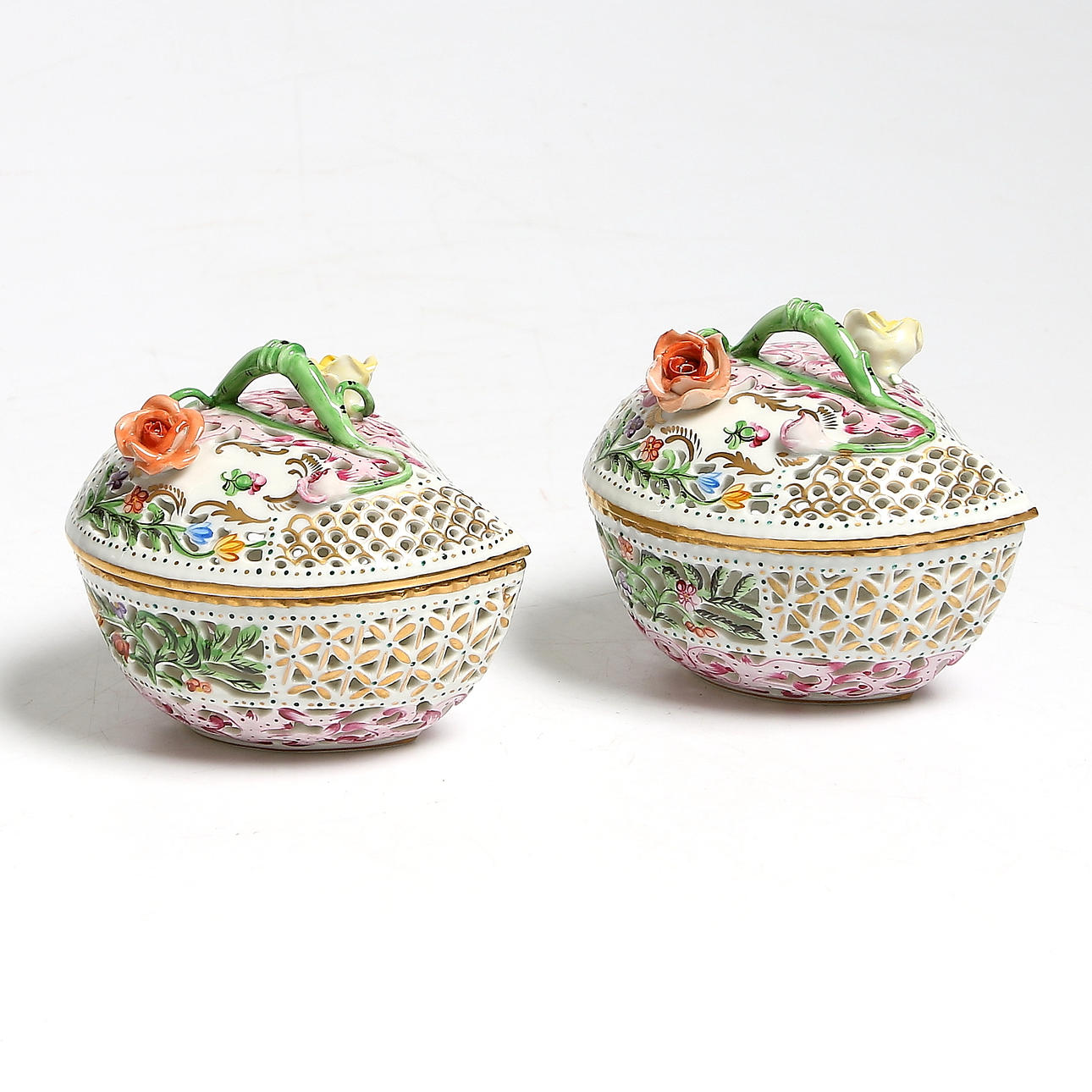 GALLERSKÅLAR, 2 st, porslin, Herend, Ungern. 1900-talets andra hälft.