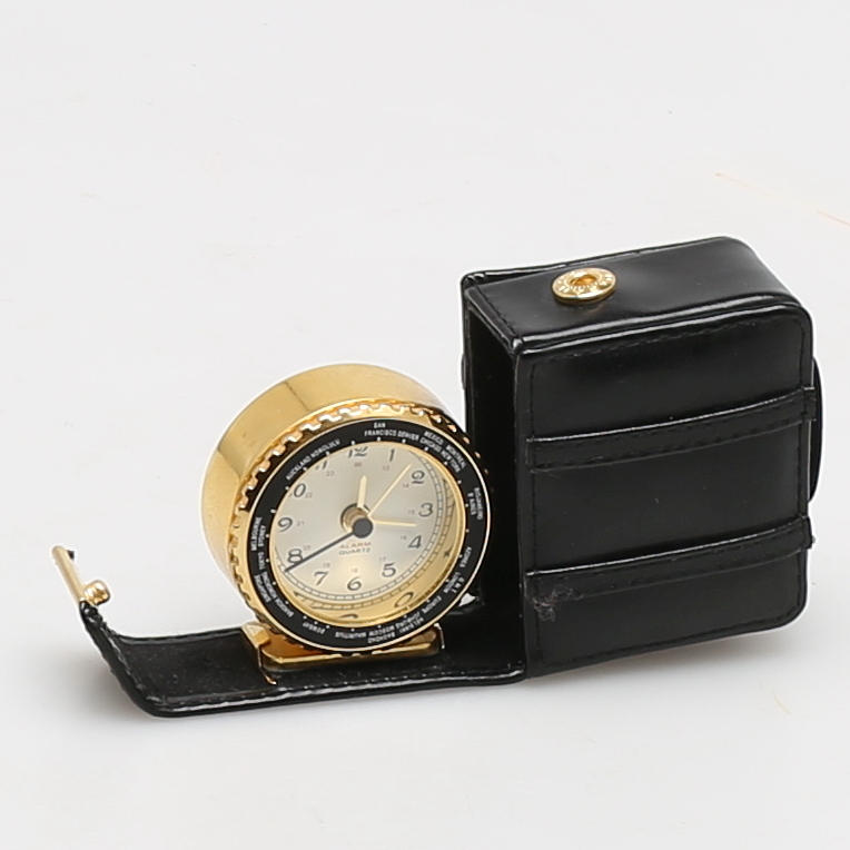 ALARMKLOCKA, Quartz, i bärbart fodral.