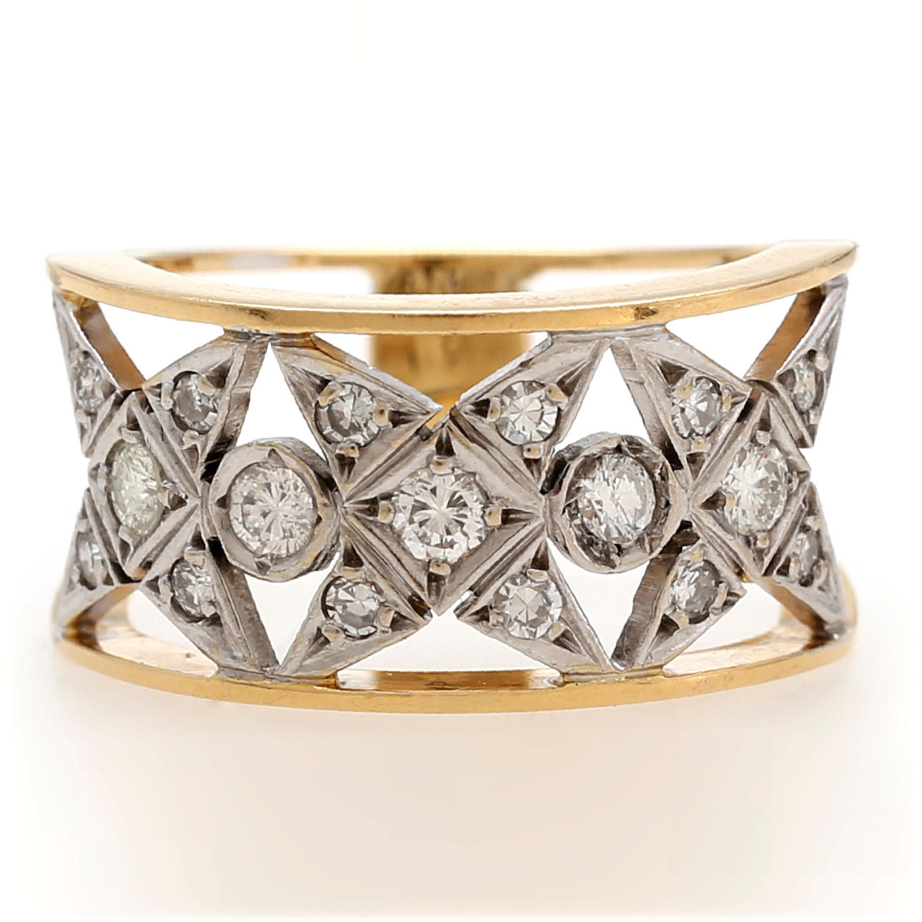 Two-tone diamond ring.