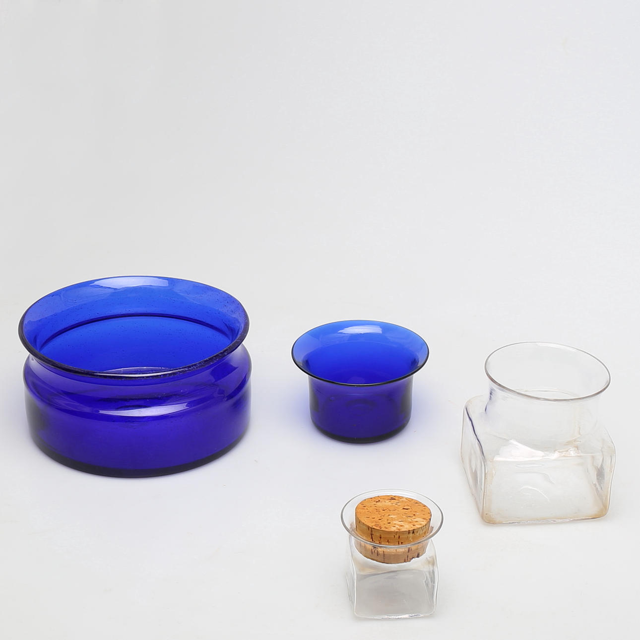 PARTI SKÅLAR i glas, 4 delar, bl, a Erik Höglund, "Sill i kvadrat" Signe Persson Melin.