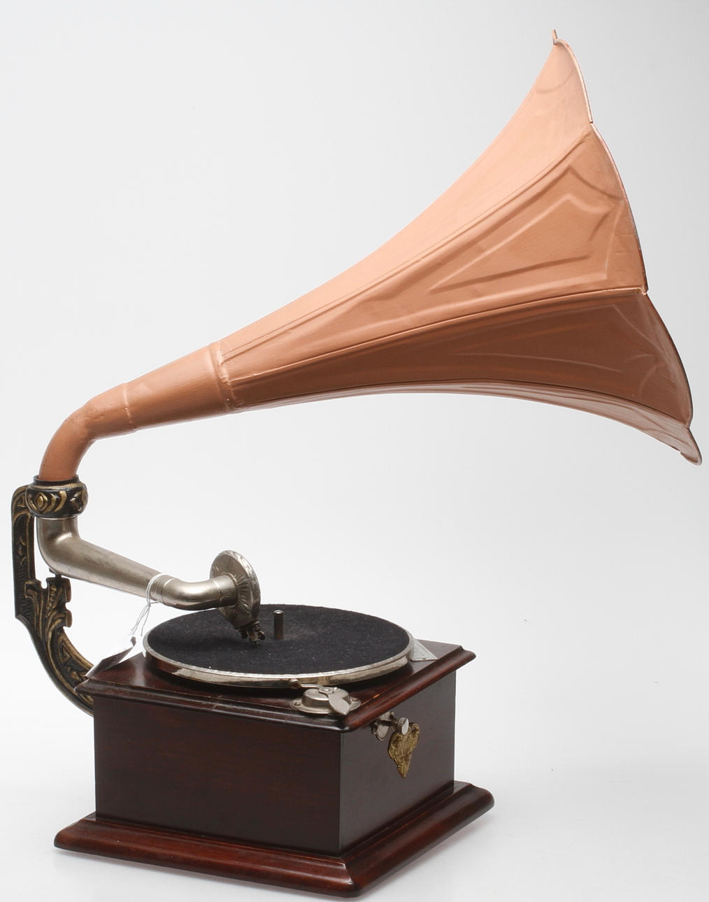 TRATTGRAMMOFON, tidigt 1900-tal. Luxophon. Tratt av plåt.