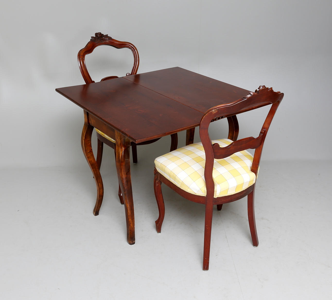 SPELBORD samt STOLAR, 3 delar, Rokokostil, 1880-tal.