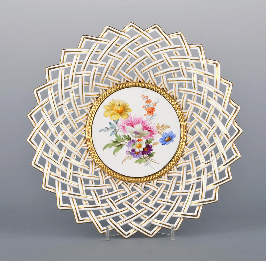 MEISSEN. Brutna kopp Svärdmärke, 1800-tal.