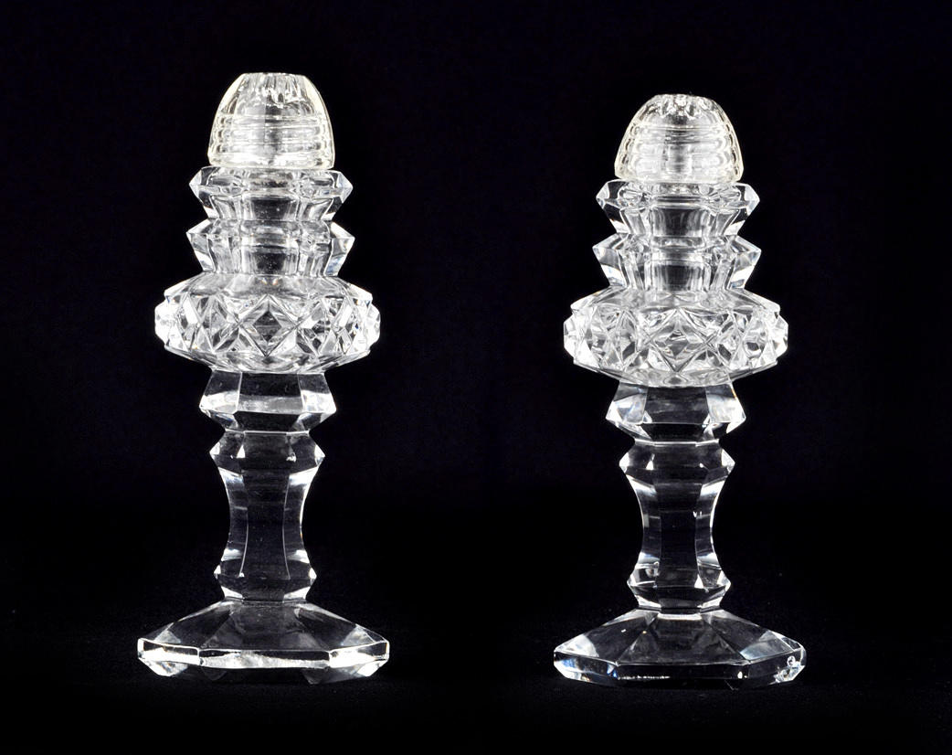 SALZ & PFEFFER, KRISTALLGLAS. Sällsynta saltskakare & pepparkar i slipad kristall.
