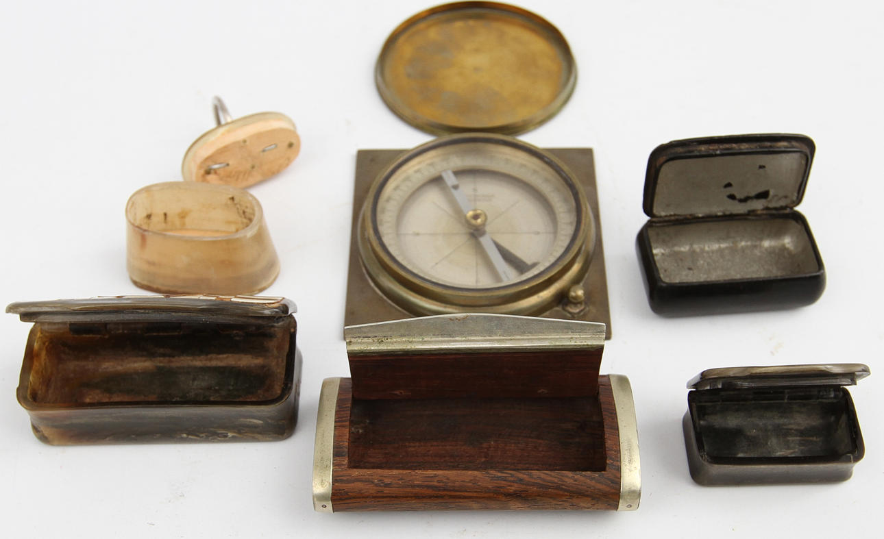 DOSOR, 5 st samt KOMPASS.