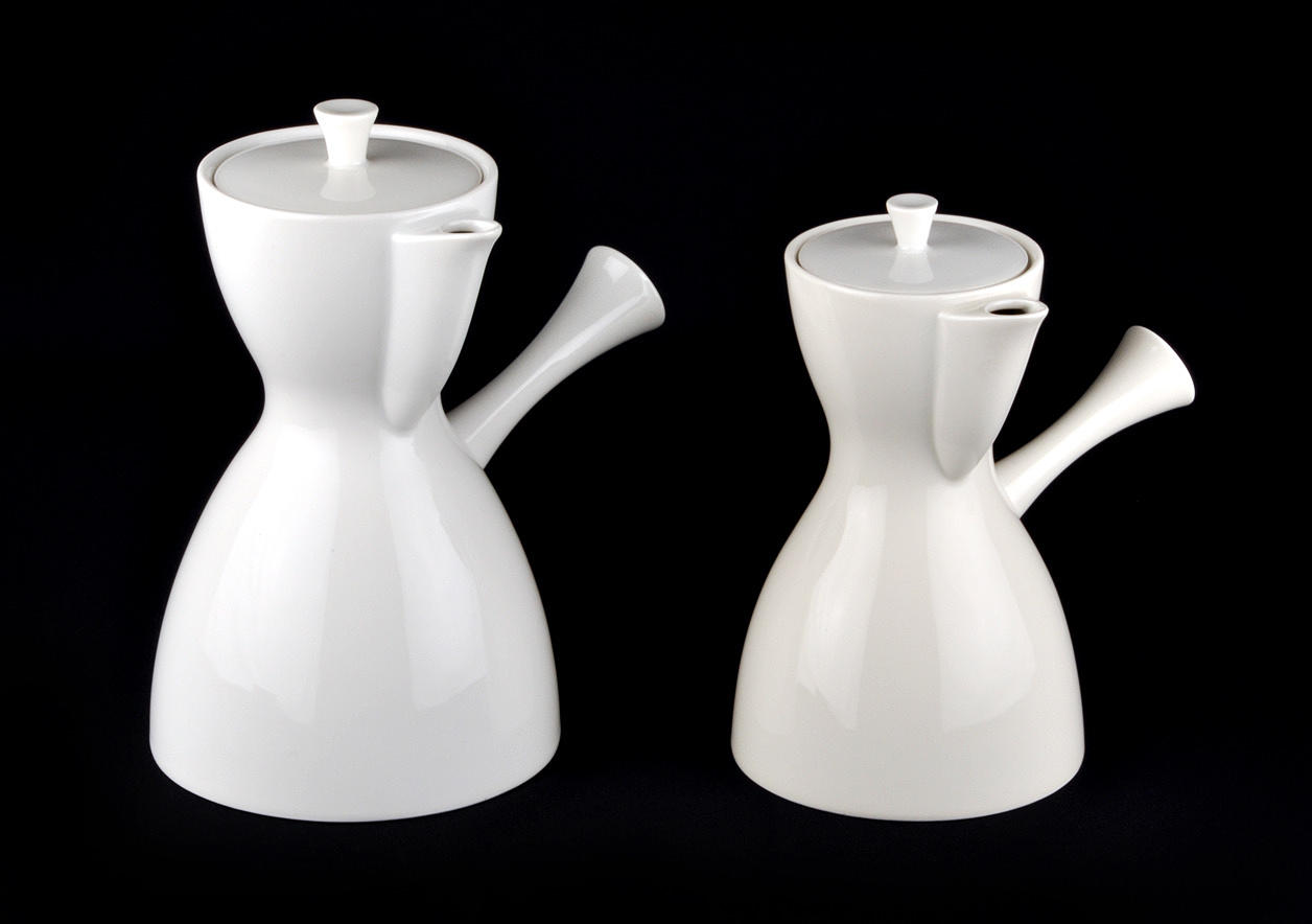 KPM BERLIN. 2 st mockakannor omkring 1960, vanligt vitt porslin.