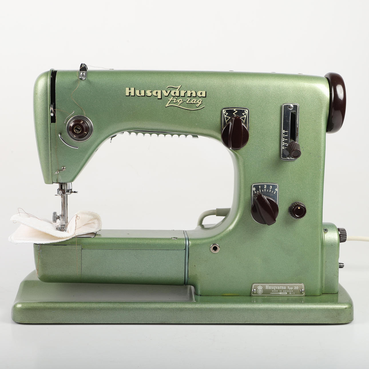 SEWING MACHINE, Husqvarna Zig-Zag.