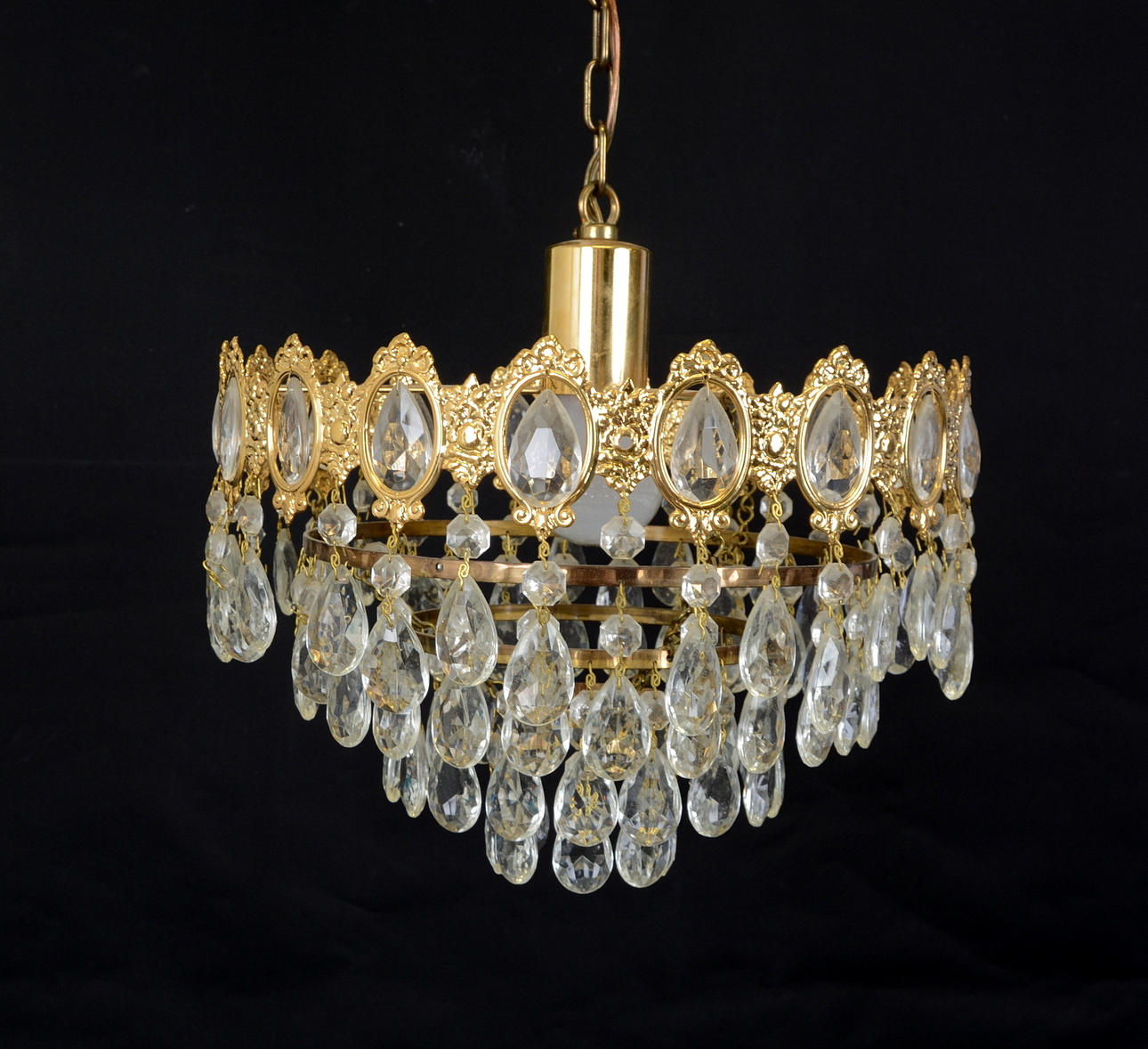 KRISTALLLAMPA, 1900-talets andra hälft.