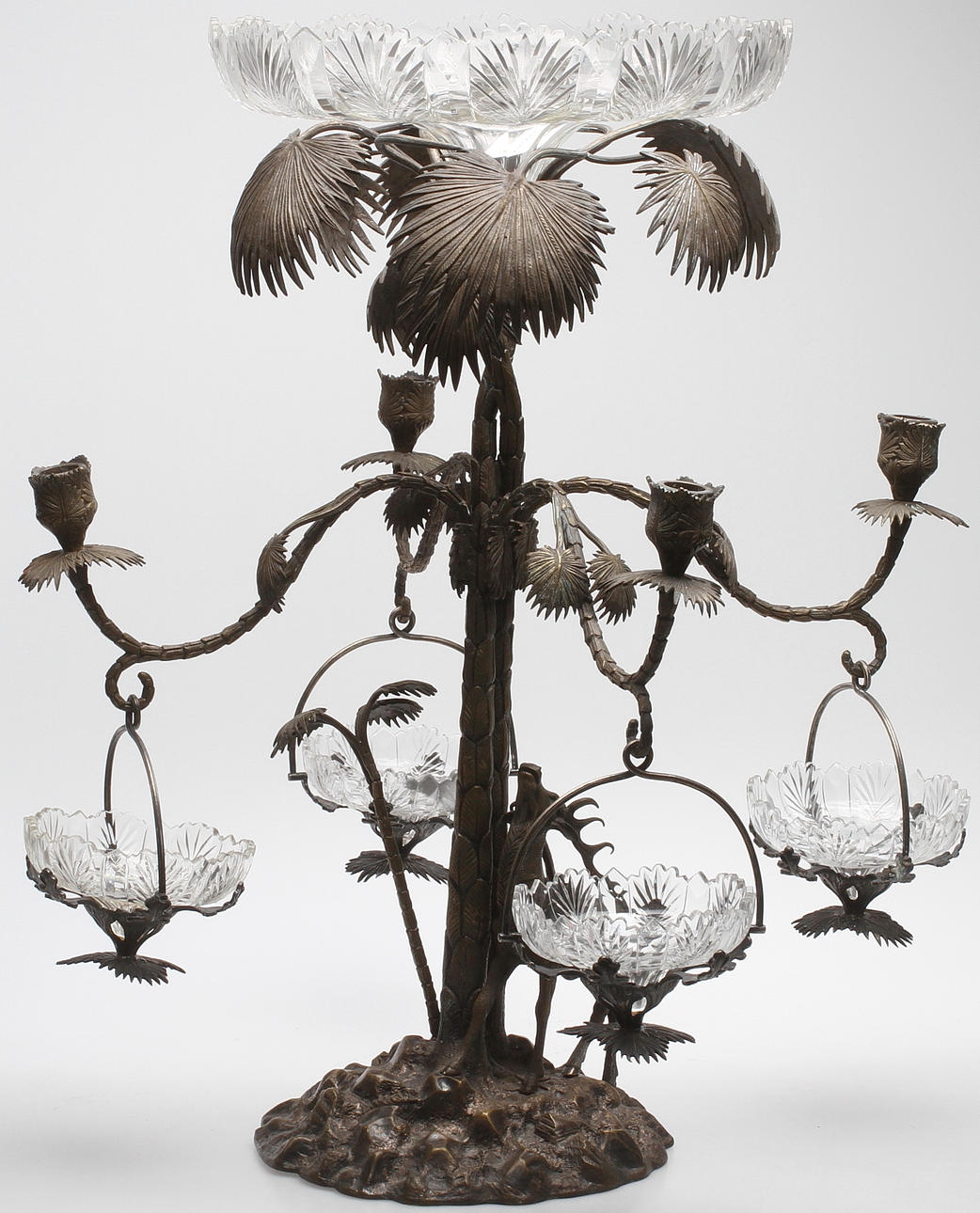 BORDSUPPSATS, vitmetall och glas, 1800/1900-tal.