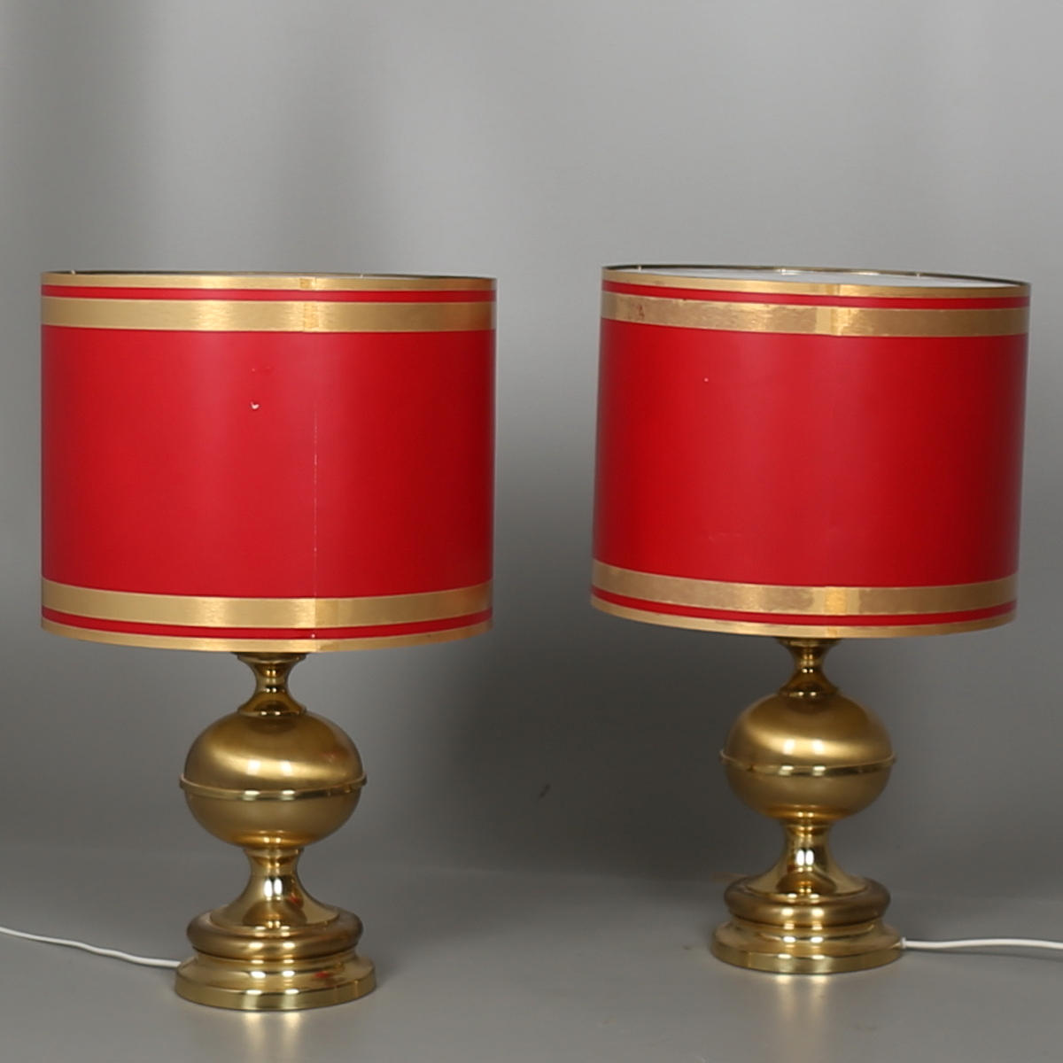 BORDSLAMPOR I mässing, ett par, 1900-talets andra hälft.