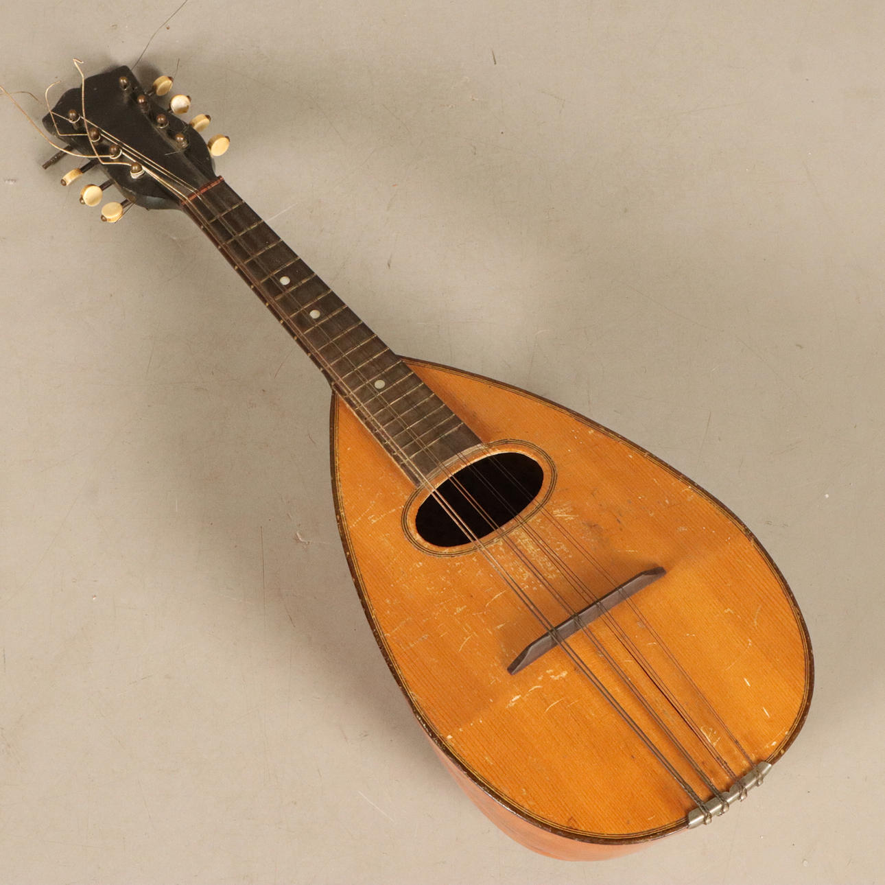 MANDOLIN, marked D Hansson Instrumenthandel, Lund.