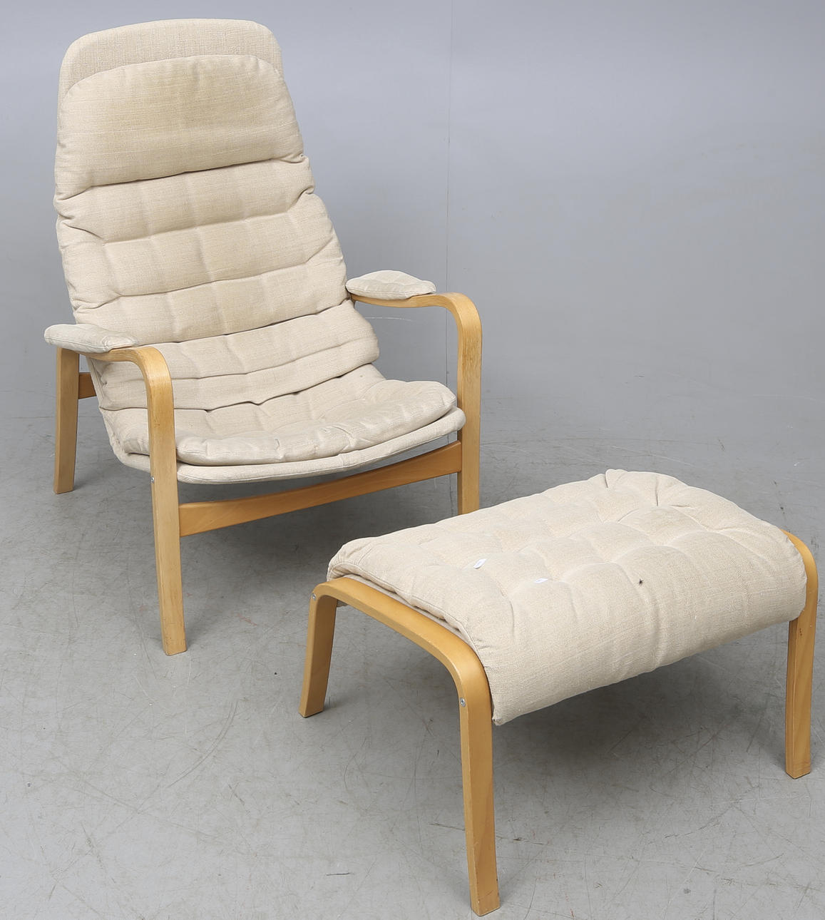 FÅTÖLJ med FOTPALL, 1900-tal.