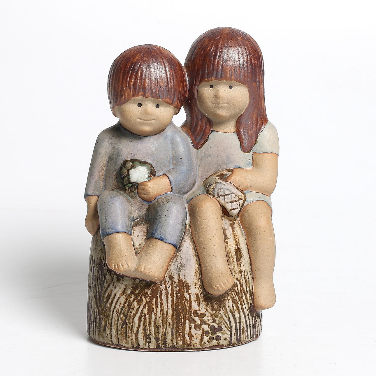 LISA LARSON. Figurin, stengods, "Syskonpar" Gustavsbergs Studio. 1900-talets andra hälft.