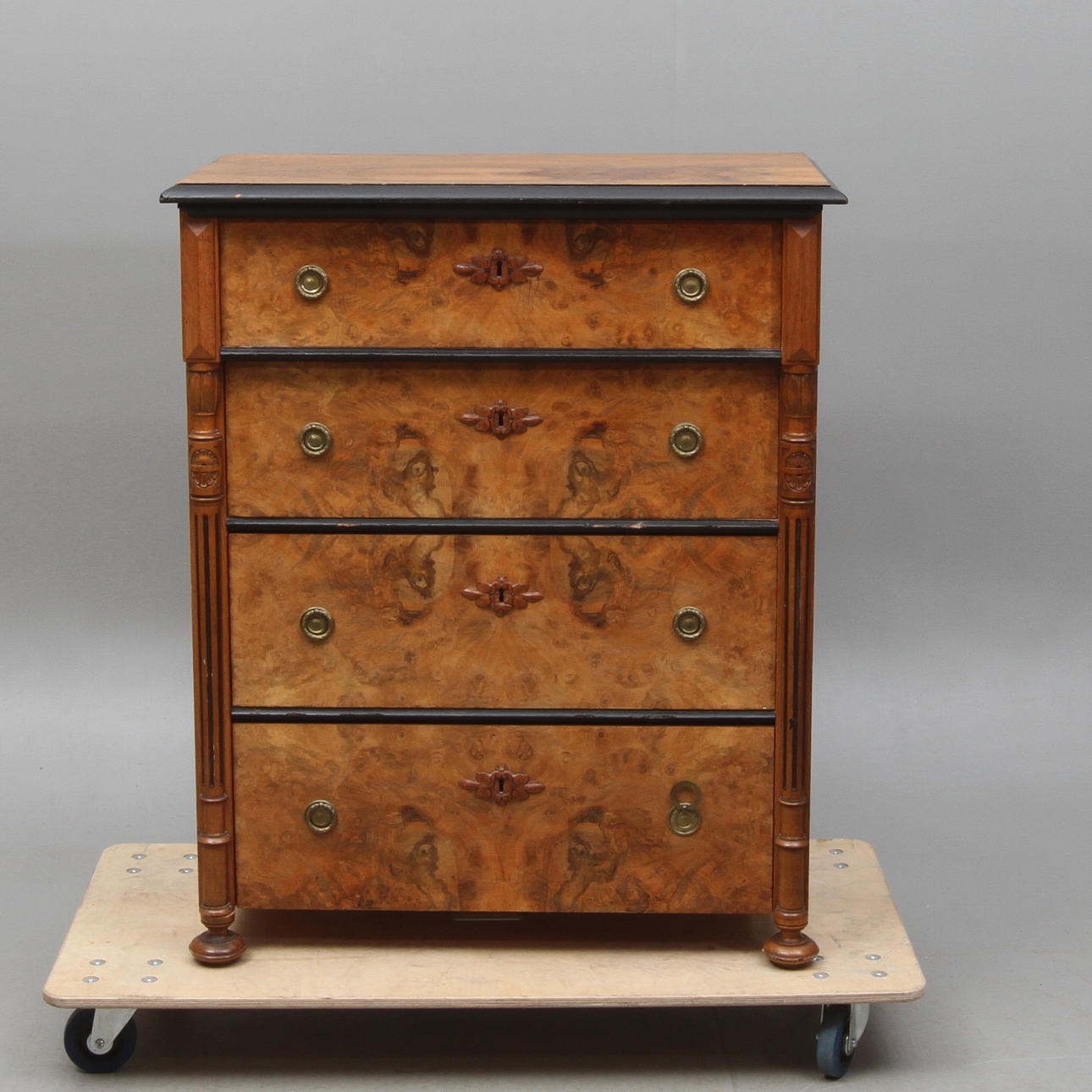 BYRÅ, nyrenässans, 1800-talets slut.