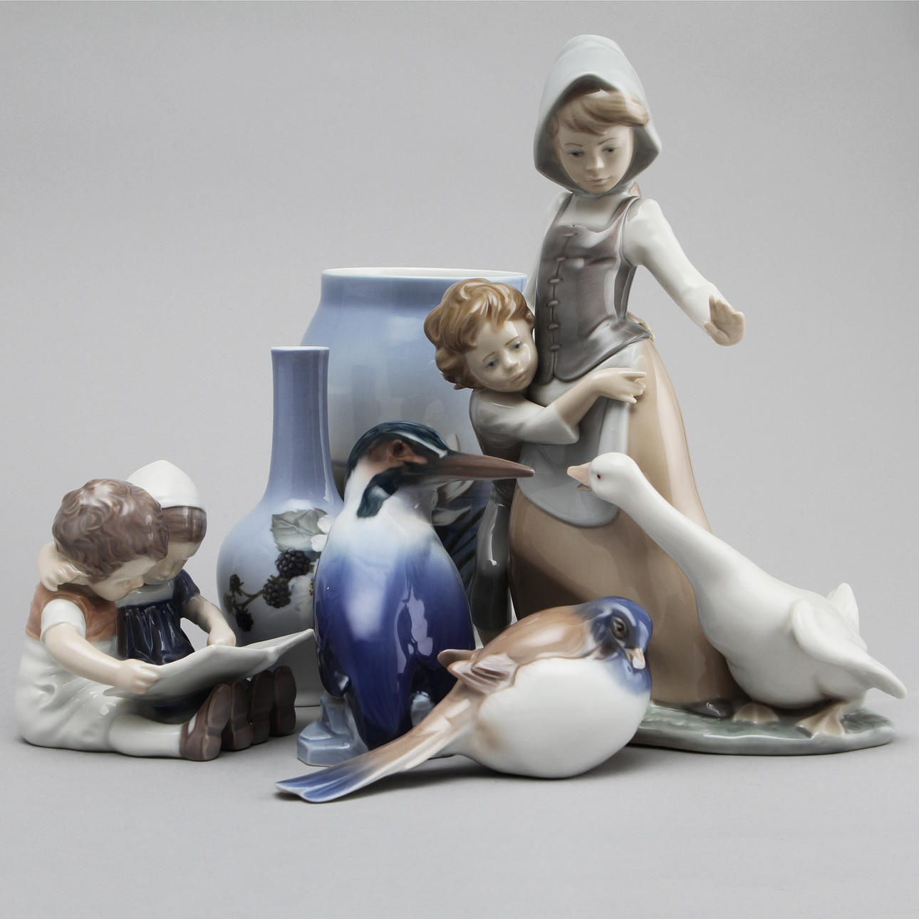 FIGURINER, 4 st samt VASER, 2 st, porslin, Royal Copenhagen, Bing & Gröndahl och Lladro.