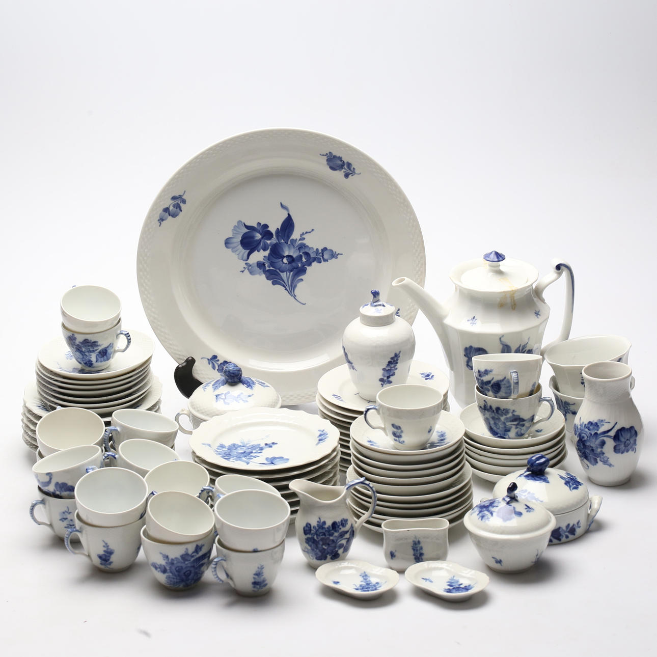 GESCHIRR, 62 Teile, Porzellan, „Blaue Blumen“, Royal Copenhagen, Dänemark. Keramik & Porzellan - Europäisch