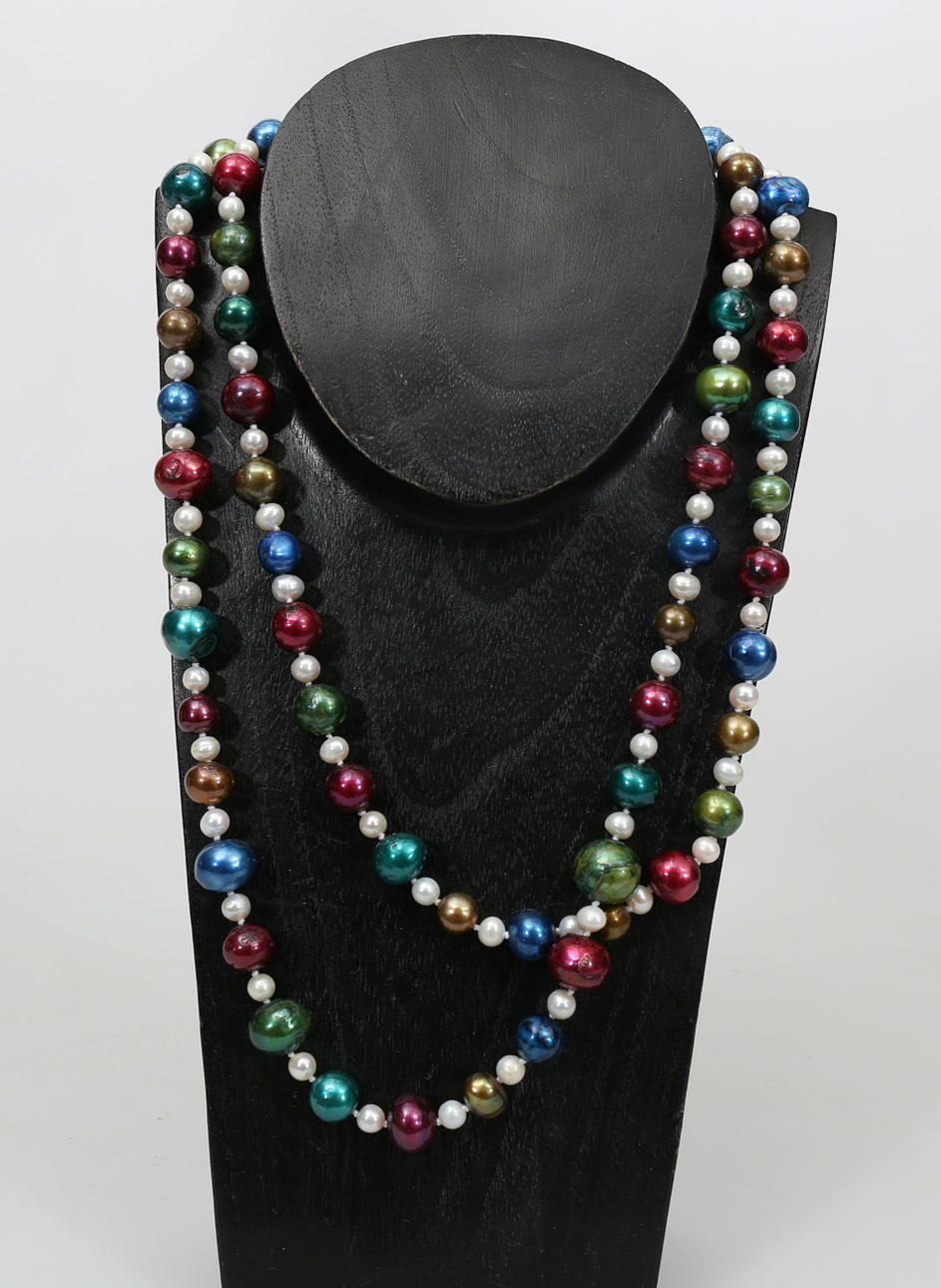 HALSBAND, infärgade sötvattenspärlor, 2000-tal.