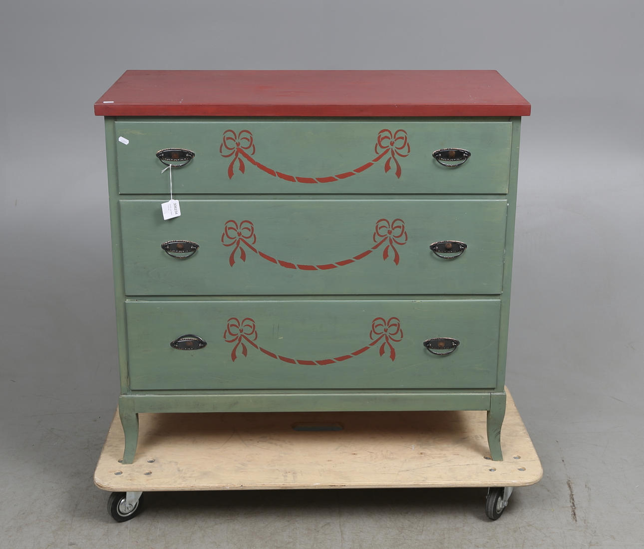 BYRÅ, bemålad, 1900-tal.