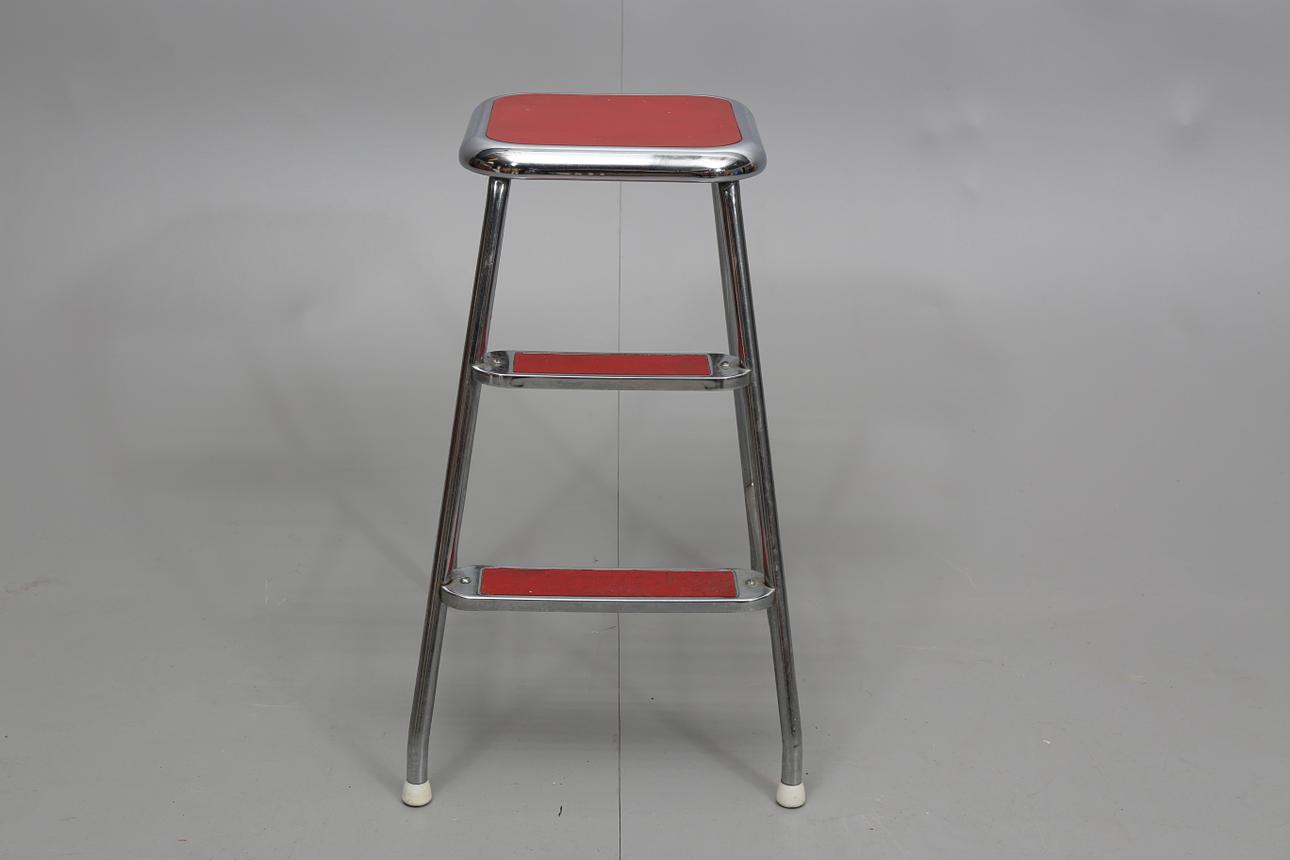 STEGPALL, röd galon, 1950-talets mitt.