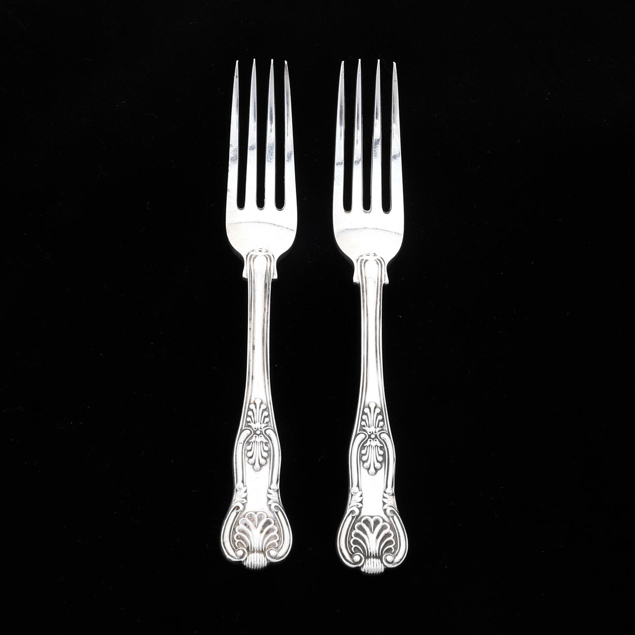 DESSERTGAFFLAR, ETT PAR VIKTORIANSKA KUNGAR, SILVER.