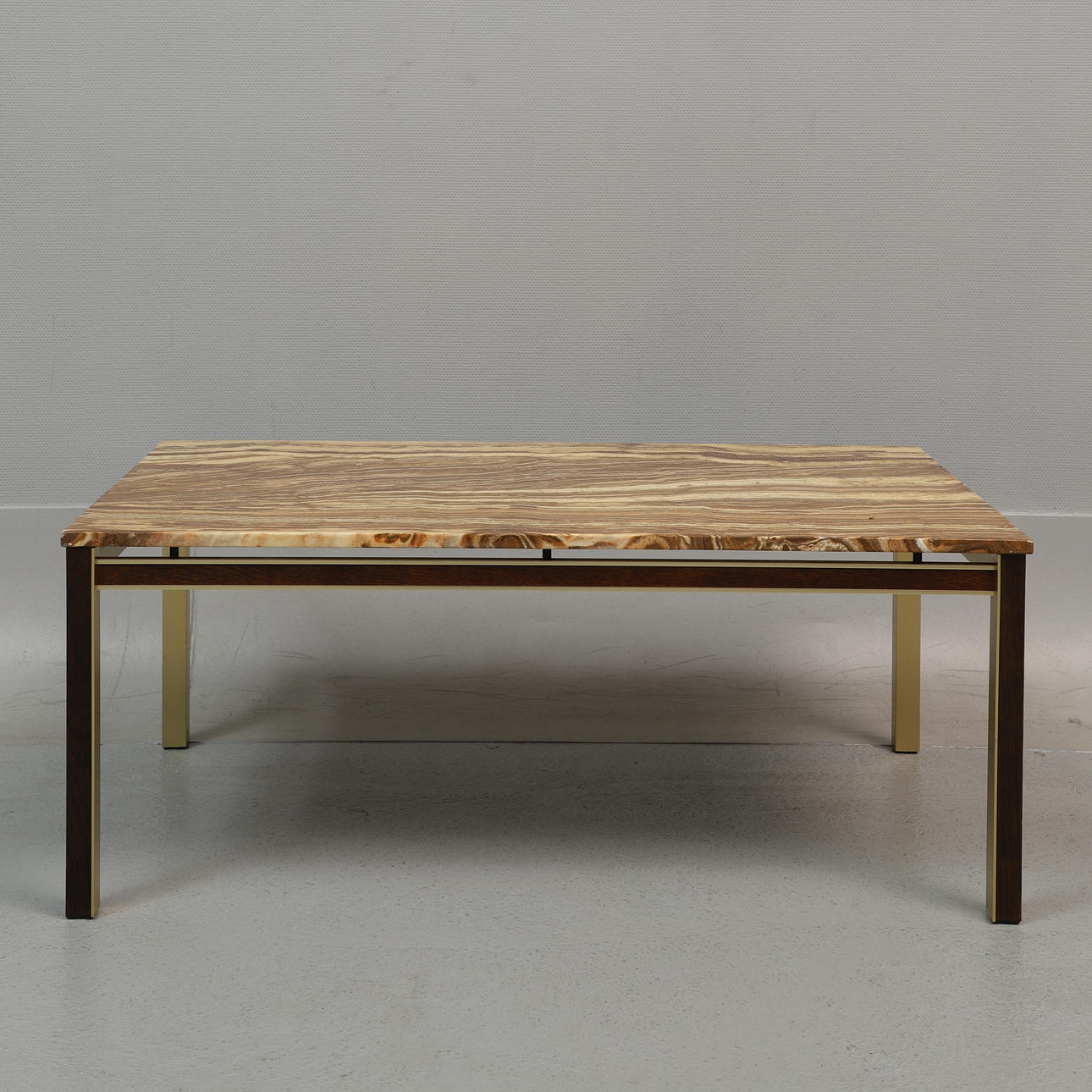 TISCH, Holz, Messing und Onyxsteinplatte, wahrscheinlich Bendixen Design Denmark.