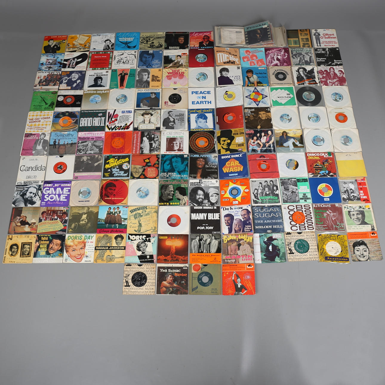 PARTI SINGELSKIVOR, 134 st, blandade artister.